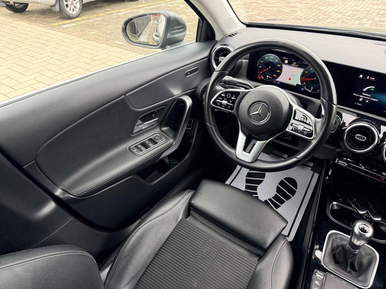 Mercedes-benz A 180 Sedan Premium pack AMG 136cv