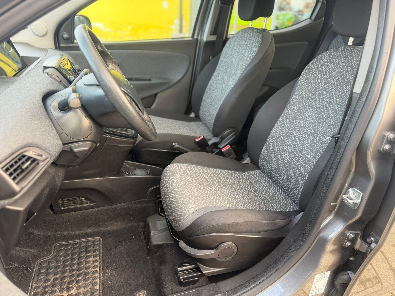 Lancia Ypsilon 1.2 69 CV 5 porte Platinum