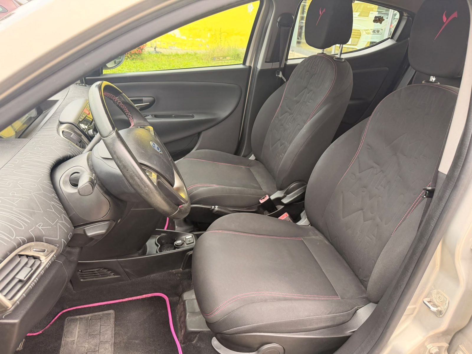 Lancia Ypsilon 1.2 69 CV 5 porte 